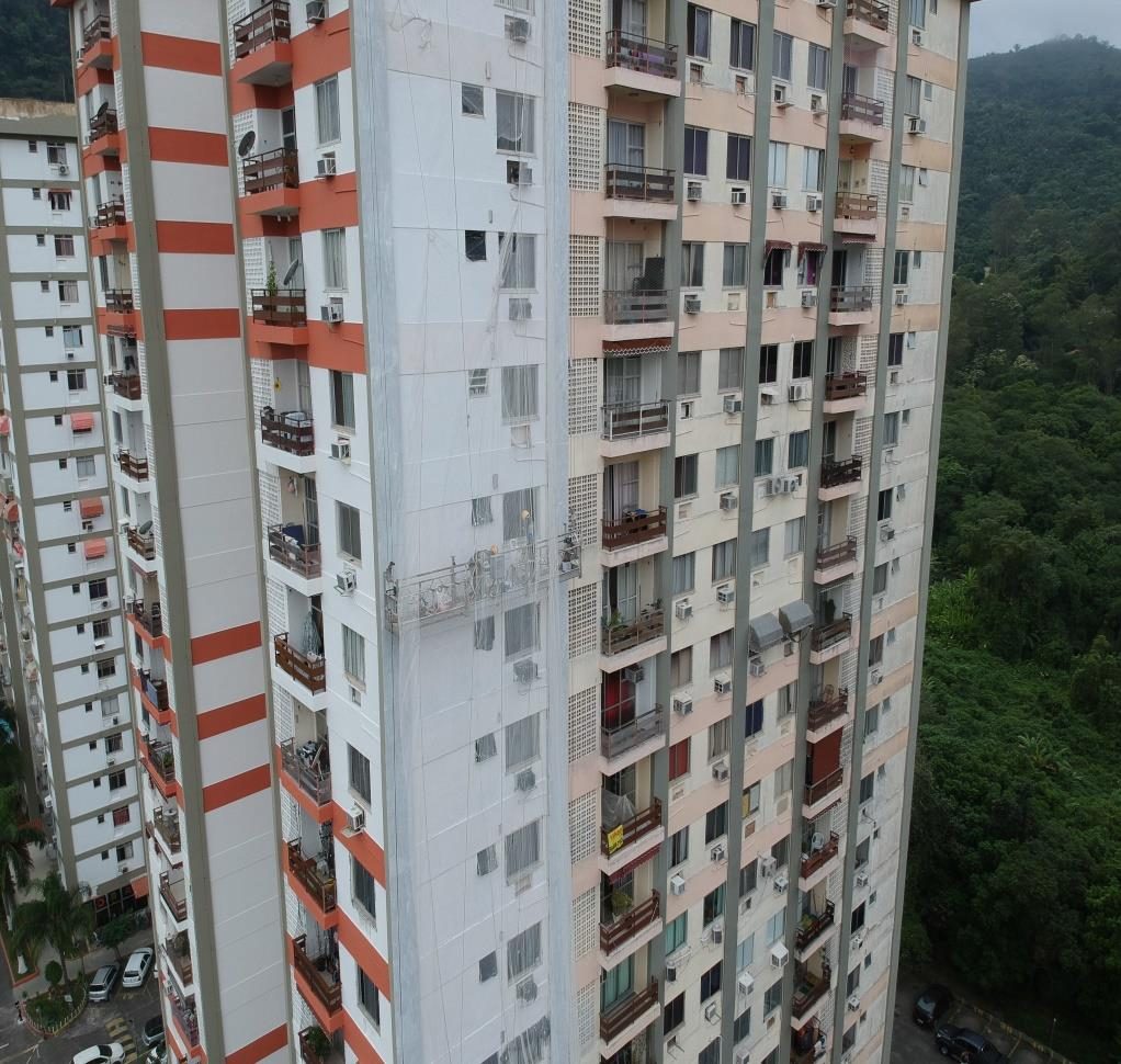 Edifício residencial após reforma de fachada executada pela equipe Lutor