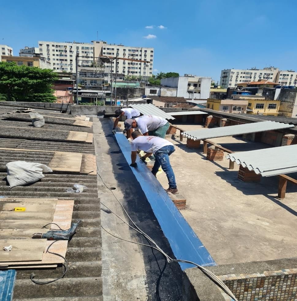 Substituição de telhado e calhas — Condomínio Santa Clara